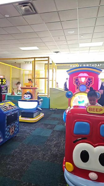 Chuck E. Cheese photo 2