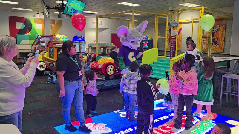 Chuck E. Cheese photo 2