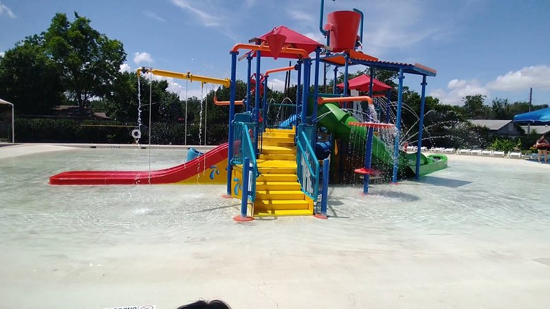 Frog Pond Water Park at Farmers Branch Aquatics Center photo 2