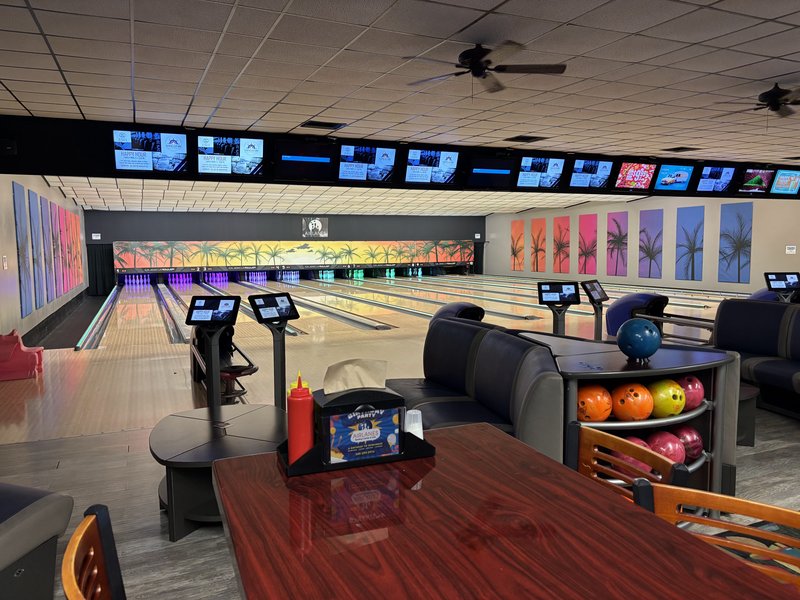 Airlanes Bowling Center & Grill