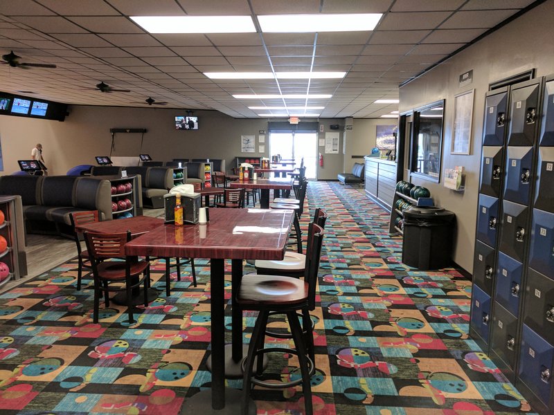 Airlanes Bowling Center & Grill photo 2