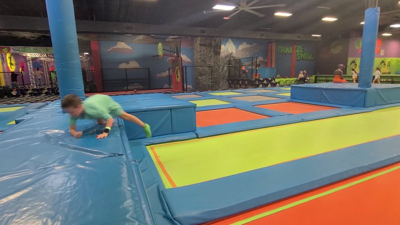 X-FLIGHT TRAMPOLINE PARK photo 2