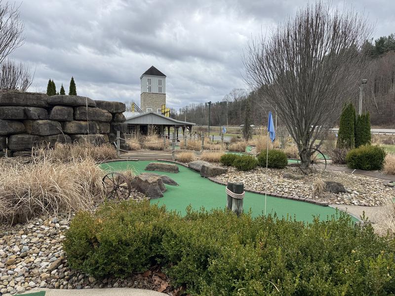 Hocking Hills Mini Golf photo 2