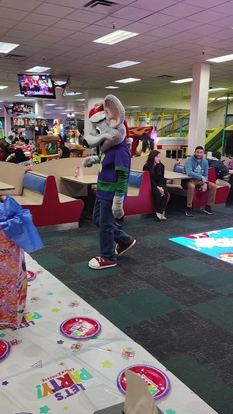 Chuck E. Cheese photo 2
