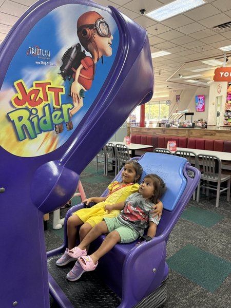 Chuck E. Cheese photo 4