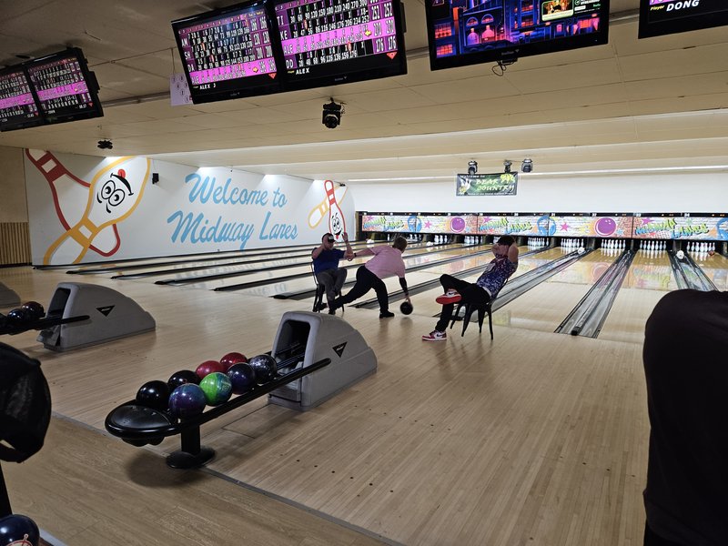 Midway Lanes Family Entertainment Complex photo 3