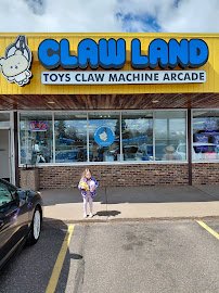 CLAW LAND photo 6