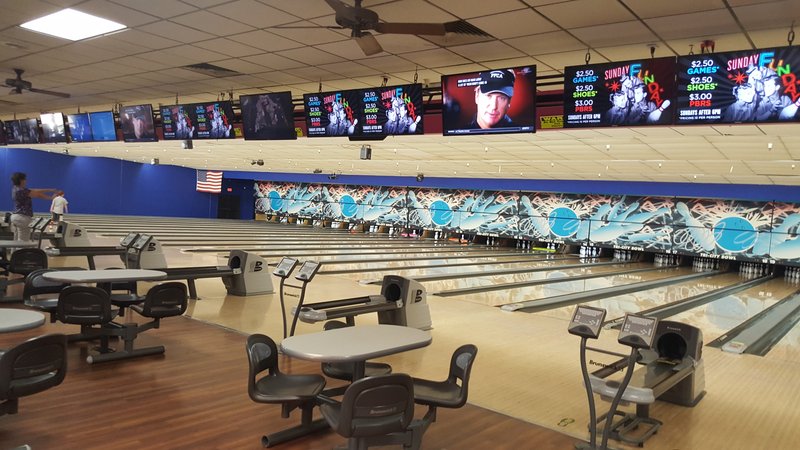 Bowlero Avondale photo 4