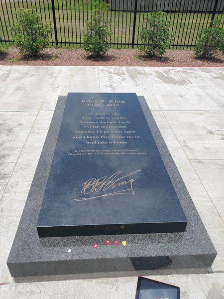 B.B. King Museum & Delta Interpretive Center - B.B. King grave