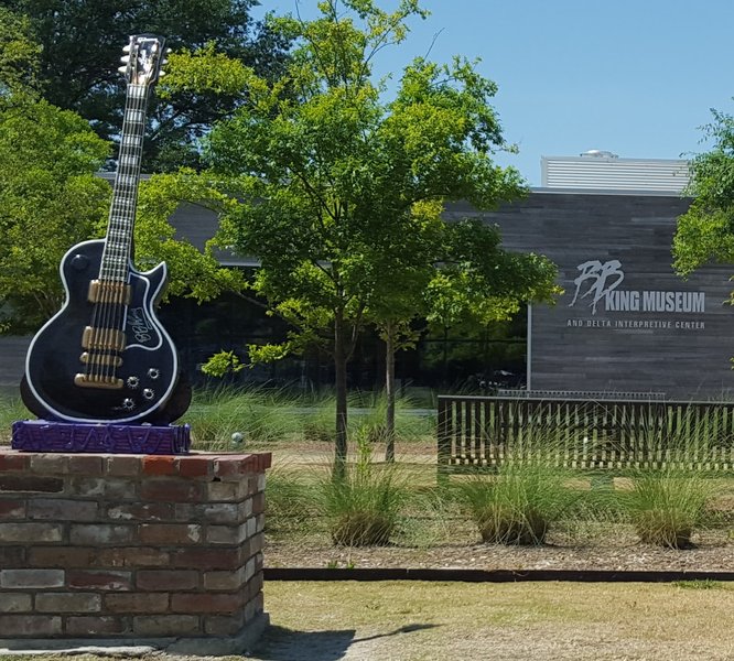 B.B. King Museum & Delta Interpretive Center - B.B. King grave photo 3