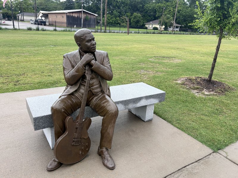 B.B. King Museum & Delta Interpretive Center - B.B. King grave photo 6