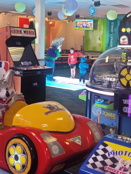 Chuck E. Cheese photo 4