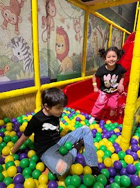 KIDS PLAYS photo 3