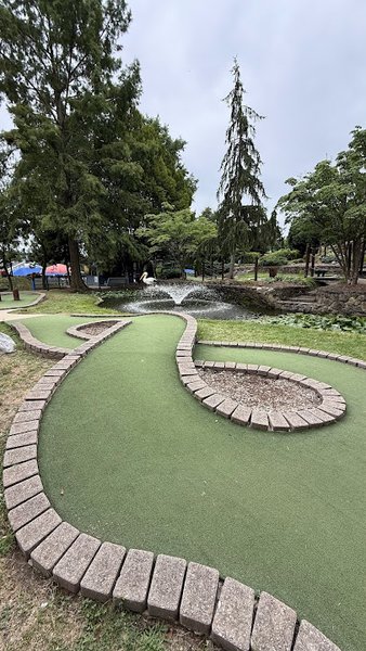 Mini-golf