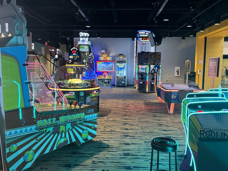 Round1 Bowling & Arcade Valley River Center