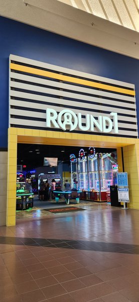 Round1 Bowling & Arcade Valley River Center photo 6