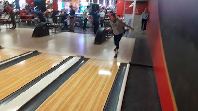 Bowlero Worcester photo 2