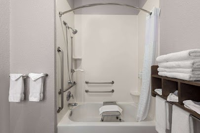 La Quinta Inn and Suites by Wyndham at WaTiki Waterpark photo 5