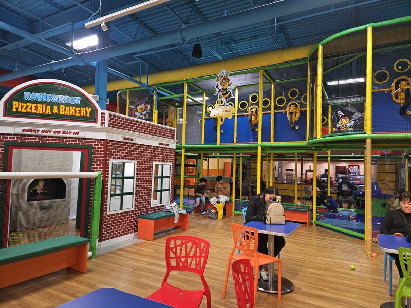 Billy Beez Manassas Mall