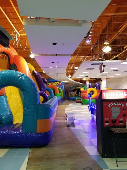 Giggles-N-Wiggles Bouncer, Arcades family entertainment center photo 2