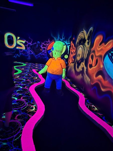Putz n Glo Indoor Black Light Miniature Golf photo 6