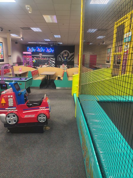 Chuck E. Cheese photo 4