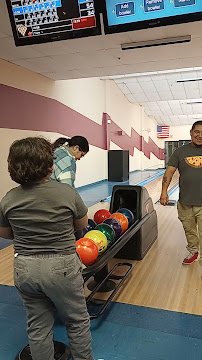 Fantasy Lanes Bowling Center photo 2