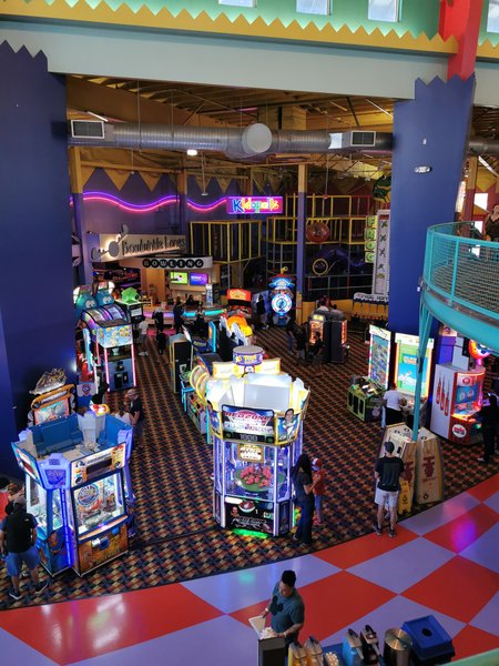 Tukwila Family Fun Center & Bullwinkle's Restaurant photo 6