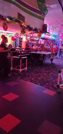 CAR-VEL SKATELAND City Base photo 6
