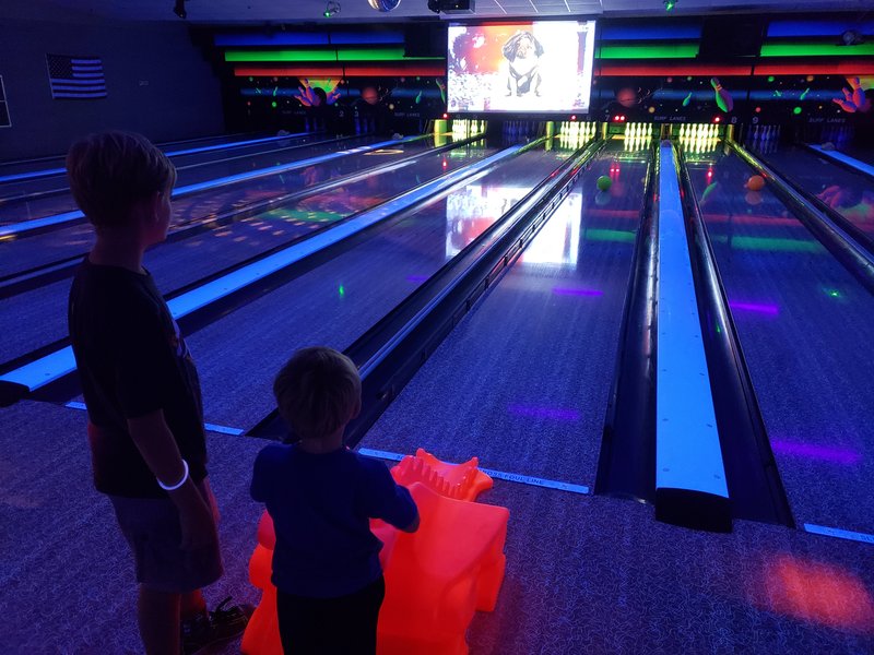 Surf Lanes Bowling Center & Grill photo 3