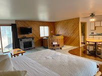 Village Inn On The Lake Hotel & RV Park photo 2