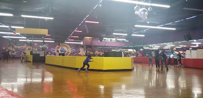 Rolling Thunder Skating Center photo 2