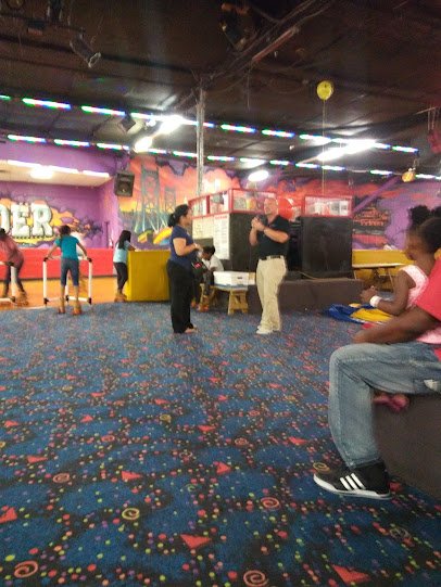 Rolling Thunder Skating Center photo 4