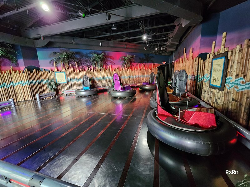 Gatlin's Island Mirror Maze photo 4