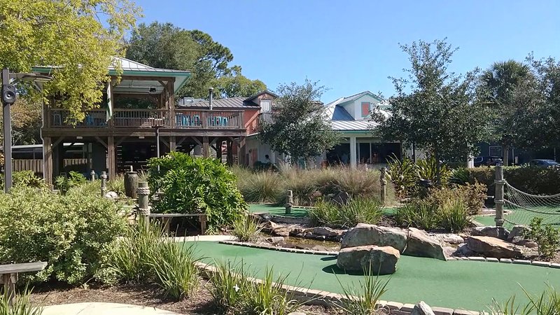 Gregor MacGregor's Mini Links & Drinks photo 2