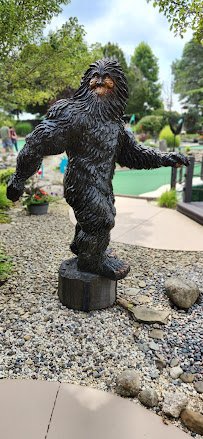 Adventures Erie- Erie, PA Mini Golf- Laser Tag -Axe Throwing photo 5