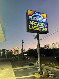 Flippers Convenience & Arcade photo 4