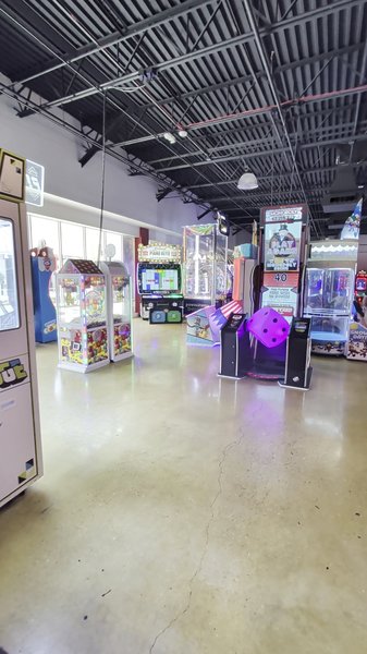810 Entertainment - Estero photo 2