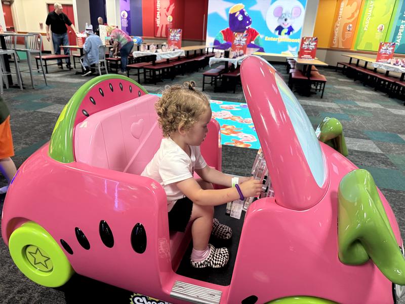 Chuck E. Cheese photo 3