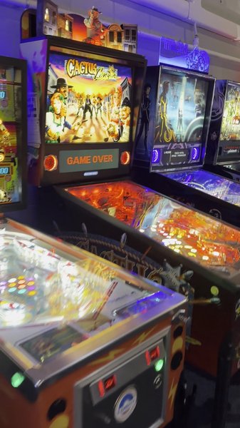Two Cousins Pinball photo 2