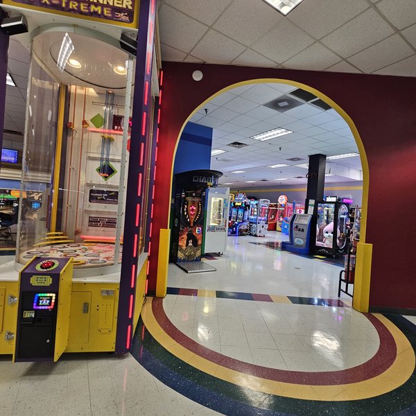 Rainbow Lanes Family Fun Center photo 4
