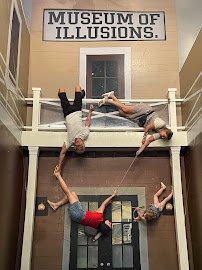 Museum of Illusions - San Diego