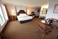 Crown Choice Inn & Suites Lakeview Waterpark photo 3