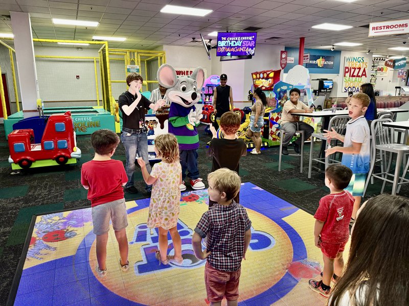 Chuck E. Cheese photo 4