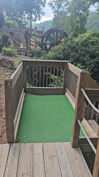 Gatlin’s Mini Golf photo 2