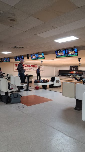 Alley Gatorz Bowling Center photo 4