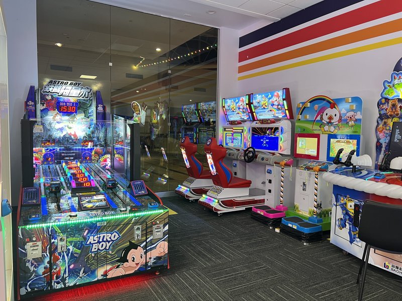 FunShare Arcade & Claw South Bay Galleria photo 4