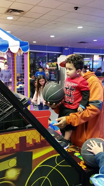Chuck E. Cheese photo 2