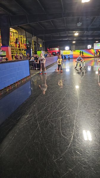 Gray-8-Skate Family Entertainment Center photo 2