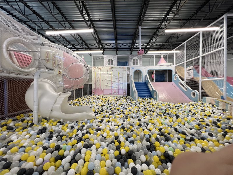 Momi Land Hilliard photo 3